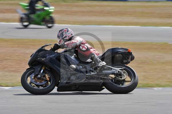 Motorcycle action photographs;Trackday digital images;donington;donington park leicestershire;donington photographs;event digital images;eventdigitalimages;no limits trackday;peter wileman photography;trackday;trackday photos