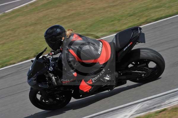 Motorcycle action photographs;Trackday digital images;donington;donington park leicestershire;donington photographs;event digital images;eventdigitalimages;no limits trackday;peter wileman photography;trackday;trackday photos