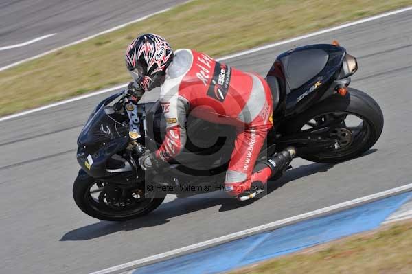 Motorcycle action photographs;Trackday digital images;donington;donington park leicestershire;donington photographs;event digital images;eventdigitalimages;no limits trackday;peter wileman photography;trackday;trackday photos