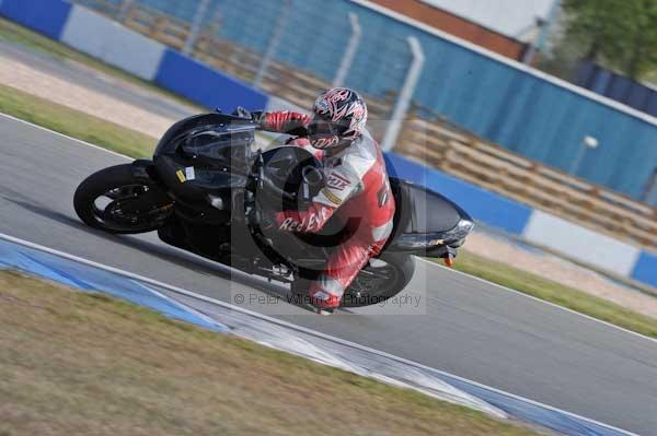 Motorcycle action photographs;Trackday digital images;donington;donington park leicestershire;donington photographs;event digital images;eventdigitalimages;no limits trackday;peter wileman photography;trackday;trackday photos