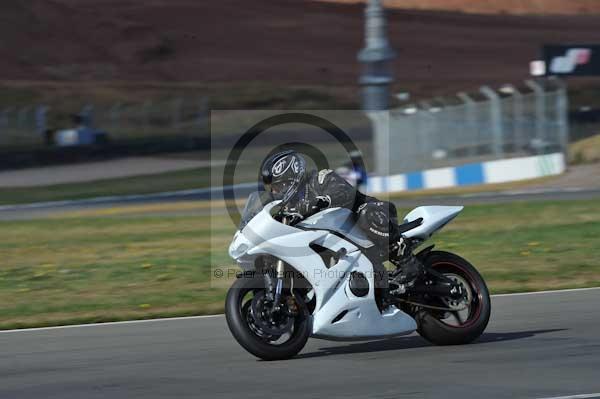 Motorcycle action photographs;Trackday digital images;donington;donington park leicestershire;donington photographs;event digital images;eventdigitalimages;no limits trackday;peter wileman photography;trackday;trackday photos
