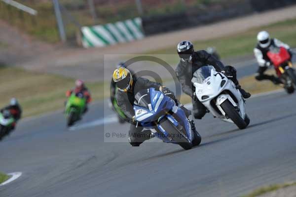 Motorcycle action photographs;Trackday digital images;donington;donington park leicestershire;donington photographs;event digital images;eventdigitalimages;no limits trackday;peter wileman photography;trackday;trackday photos