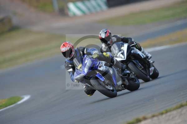 Motorcycle action photographs;Trackday digital images;donington;donington park leicestershire;donington photographs;event digital images;eventdigitalimages;no limits trackday;peter wileman photography;trackday;trackday photos