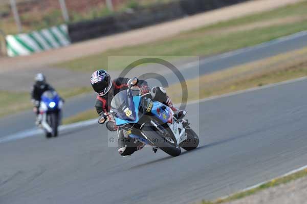 Motorcycle action photographs;Trackday digital images;donington;donington park leicestershire;donington photographs;event digital images;eventdigitalimages;no limits trackday;peter wileman photography;trackday;trackday photos