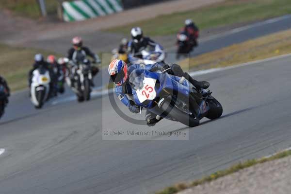 Motorcycle action photographs;Trackday digital images;donington;donington park leicestershire;donington photographs;event digital images;eventdigitalimages;no limits trackday;peter wileman photography;trackday;trackday photos