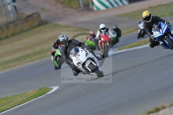 Motorcycle action photographs;Trackday digital images;donington;donington park leicestershire;donington photographs;event digital images;eventdigitalimages;no limits trackday;peter wileman photography;trackday;trackday photos