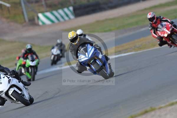 Motorcycle action photographs;Trackday digital images;donington;donington park leicestershire;donington photographs;event digital images;eventdigitalimages;no limits trackday;peter wileman photography;trackday;trackday photos