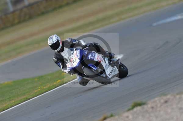 Motorcycle action photographs;Trackday digital images;donington;donington park leicestershire;donington photographs;event digital images;eventdigitalimages;no limits trackday;peter wileman photography;trackday;trackday photos