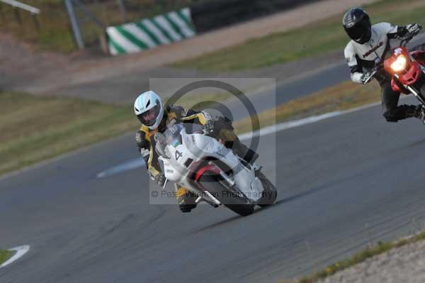 Motorcycle action photographs;Trackday digital images;donington;donington park leicestershire;donington photographs;event digital images;eventdigitalimages;no limits trackday;peter wileman photography;trackday;trackday photos