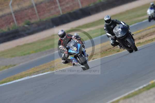 Motorcycle action photographs;Trackday digital images;donington;donington park leicestershire;donington photographs;event digital images;eventdigitalimages;no limits trackday;peter wileman photography;trackday;trackday photos
