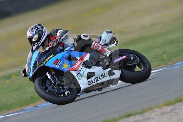 Motorcycle action photographs;Trackday digital images;donington;donington park leicestershire;donington photographs;event digital images;eventdigitalimages;no limits trackday;peter wileman photography;trackday;trackday photos