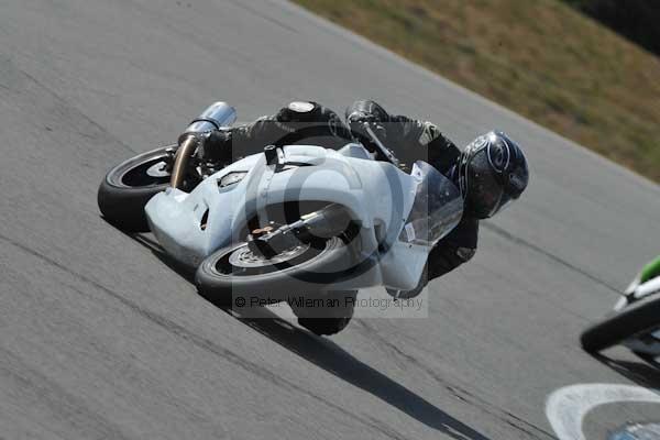Motorcycle action photographs;Trackday digital images;donington;donington park leicestershire;donington photographs;event digital images;eventdigitalimages;no limits trackday;peter wileman photography;trackday;trackday photos