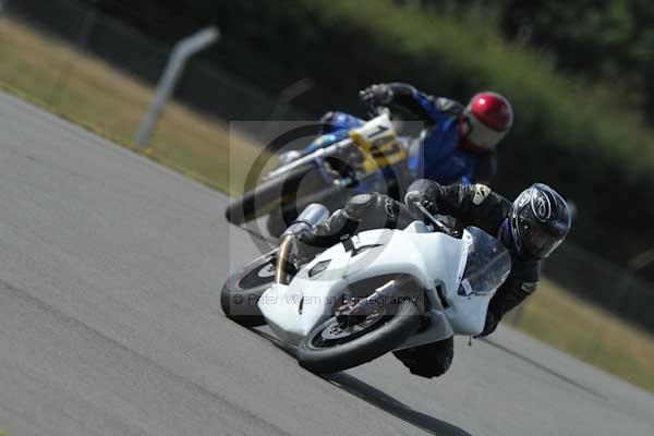 Motorcycle action photographs;Trackday digital images;donington;donington park leicestershire;donington photographs;event digital images;eventdigitalimages;no limits trackday;peter wileman photography;trackday;trackday photos