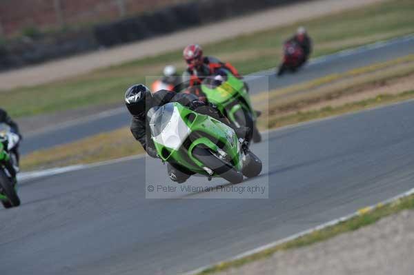 Motorcycle action photographs;Trackday digital images;donington;donington park leicestershire;donington photographs;event digital images;eventdigitalimages;no limits trackday;peter wileman photography;trackday;trackday photos