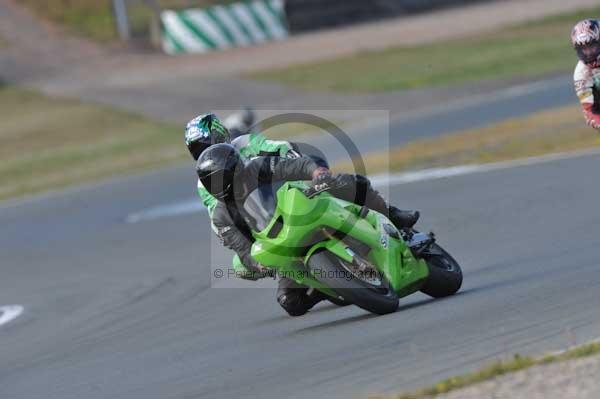 Motorcycle action photographs;Trackday digital images;donington;donington park leicestershire;donington photographs;event digital images;eventdigitalimages;no limits trackday;peter wileman photography;trackday;trackday photos
