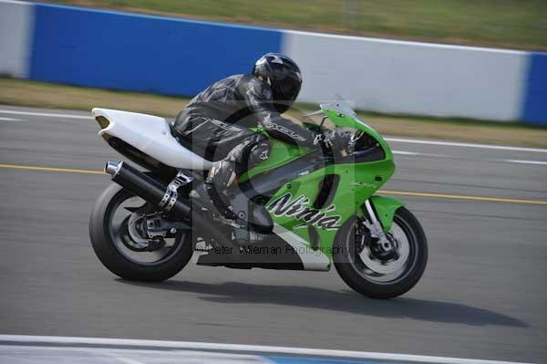Motorcycle action photographs;Trackday digital images;donington;donington park leicestershire;donington photographs;event digital images;eventdigitalimages;no limits trackday;peter wileman photography;trackday;trackday photos