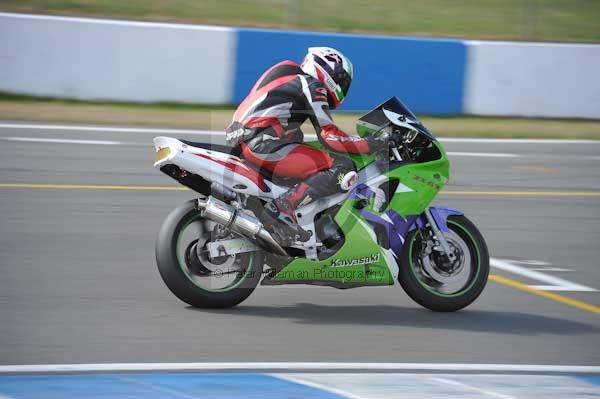 Motorcycle action photographs;Trackday digital images;donington;donington park leicestershire;donington photographs;event digital images;eventdigitalimages;no limits trackday;peter wileman photography;trackday;trackday photos
