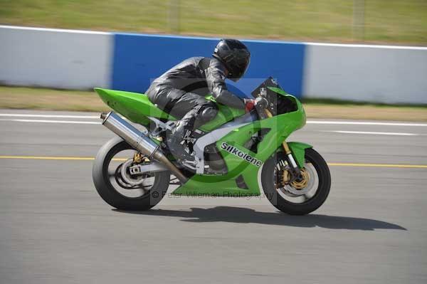 Motorcycle action photographs;Trackday digital images;donington;donington park leicestershire;donington photographs;event digital images;eventdigitalimages;no limits trackday;peter wileman photography;trackday;trackday photos