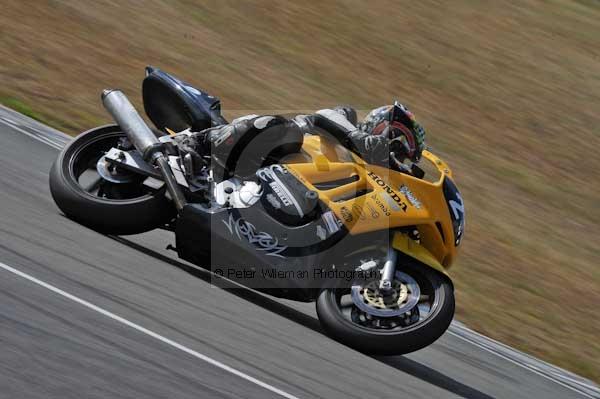 Motorcycle action photographs;Trackday digital images;donington;donington park leicestershire;donington photographs;event digital images;eventdigitalimages;no limits trackday;peter wileman photography;trackday;trackday photos