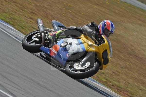 Motorcycle action photographs;Trackday digital images;donington;donington park leicestershire;donington photographs;event digital images;eventdigitalimages;no limits trackday;peter wileman photography;trackday;trackday photos