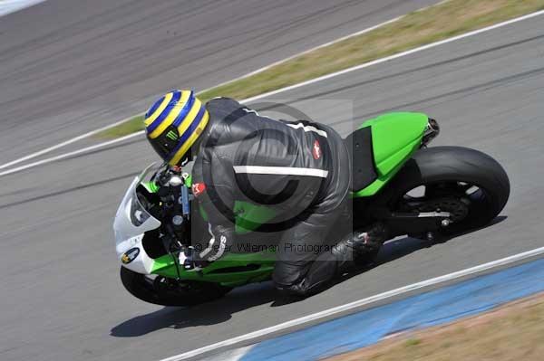 Motorcycle action photographs;Trackday digital images;donington;donington park leicestershire;donington photographs;event digital images;eventdigitalimages;no limits trackday;peter wileman photography;trackday;trackday photos