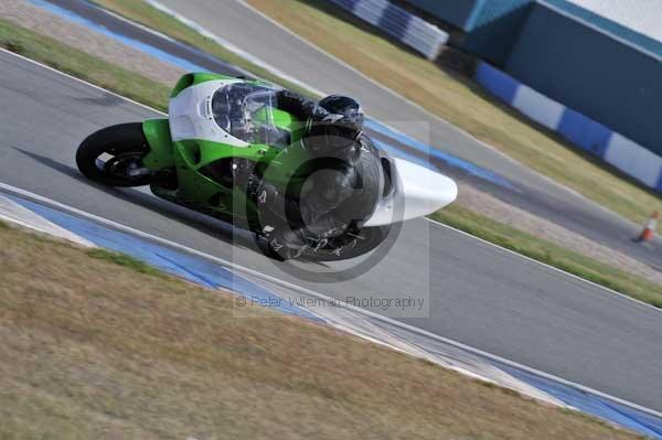 Motorcycle action photographs;Trackday digital images;donington;donington park leicestershire;donington photographs;event digital images;eventdigitalimages;no limits trackday;peter wileman photography;trackday;trackday photos