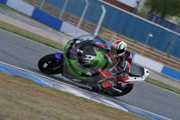 Motorcycle action photographs;Trackday digital images;donington;donington park leicestershire;donington photographs;event digital images;eventdigitalimages;no limits trackday;peter wileman photography;trackday;trackday photos