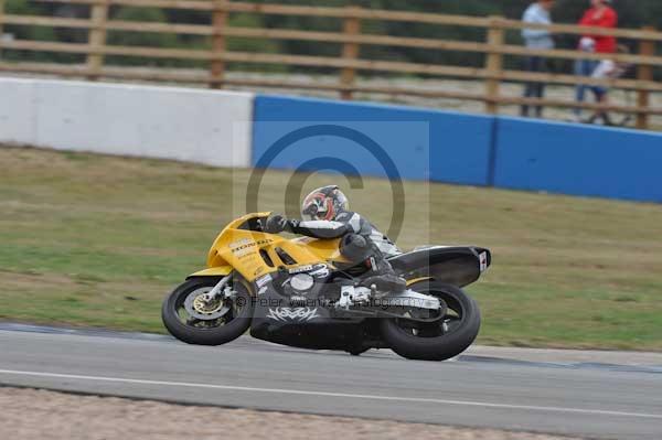 Motorcycle action photographs;Trackday digital images;donington;donington park leicestershire;donington photographs;event digital images;eventdigitalimages;no limits trackday;peter wileman photography;trackday;trackday photos