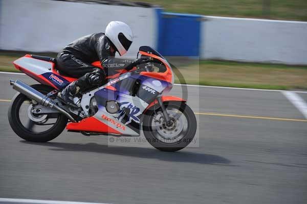 Motorcycle action photographs;Trackday digital images;donington;donington park leicestershire;donington photographs;event digital images;eventdigitalimages;no limits trackday;peter wileman photography;trackday;trackday photos
