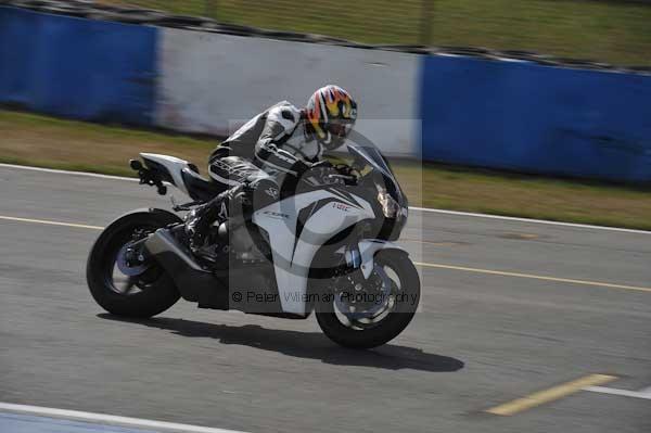 Motorcycle action photographs;Trackday digital images;donington;donington park leicestershire;donington photographs;event digital images;eventdigitalimages;no limits trackday;peter wileman photography;trackday;trackday photos