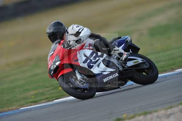 Motorcycle action photographs;Trackday digital images;donington;donington park leicestershire;donington photographs;event digital images;eventdigitalimages;no limits trackday;peter wileman photography;trackday;trackday photos