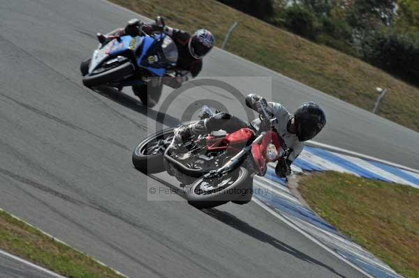 Motorcycle action photographs;Trackday digital images;donington;donington park leicestershire;donington photographs;event digital images;eventdigitalimages;no limits trackday;peter wileman photography;trackday;trackday photos