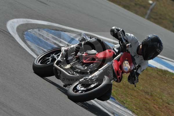 Motorcycle action photographs;Trackday digital images;donington;donington park leicestershire;donington photographs;event digital images;eventdigitalimages;no limits trackday;peter wileman photography;trackday;trackday photos