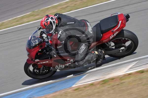 Motorcycle action photographs;Trackday digital images;donington;donington park leicestershire;donington photographs;event digital images;eventdigitalimages;no limits trackday;peter wileman photography;trackday;trackday photos