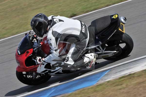 Motorcycle action photographs;Trackday digital images;donington;donington park leicestershire;donington photographs;event digital images;eventdigitalimages;no limits trackday;peter wileman photography;trackday;trackday photos