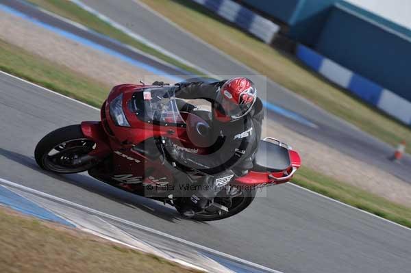 Motorcycle action photographs;Trackday digital images;donington;donington park leicestershire;donington photographs;event digital images;eventdigitalimages;no limits trackday;peter wileman photography;trackday;trackday photos