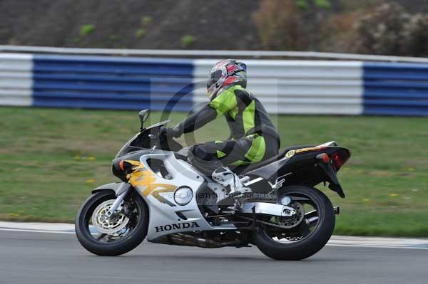 Motorcycle action photographs;Trackday digital images;donington;donington park leicestershire;donington photographs;event digital images;eventdigitalimages;no limits trackday;peter wileman photography;trackday;trackday photos