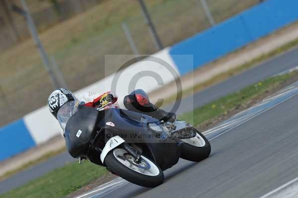 Motorcycle action photographs;Trackday digital images;donington;donington park leicestershire;donington photographs;event digital images;eventdigitalimages;no limits trackday;peter wileman photography;trackday;trackday photos