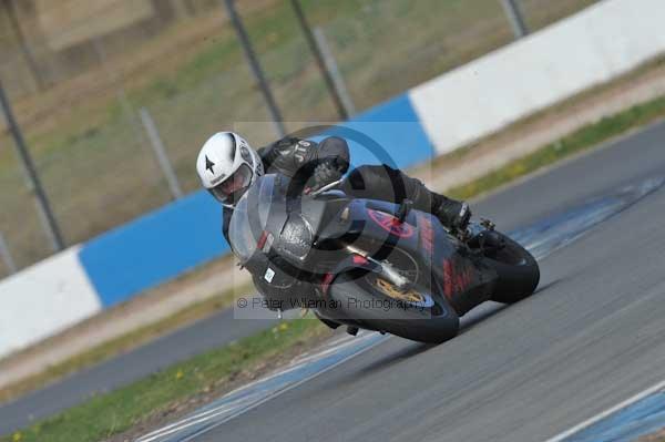 Motorcycle action photographs;Trackday digital images;donington;donington park leicestershire;donington photographs;event digital images;eventdigitalimages;no limits trackday;peter wileman photography;trackday;trackday photos
