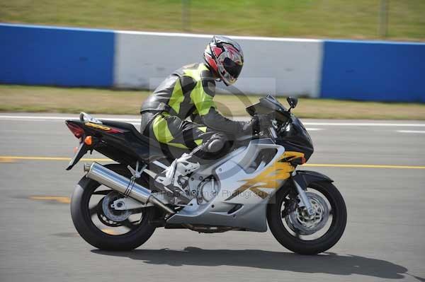 Motorcycle action photographs;Trackday digital images;donington;donington park leicestershire;donington photographs;event digital images;eventdigitalimages;no limits trackday;peter wileman photography;trackday;trackday photos