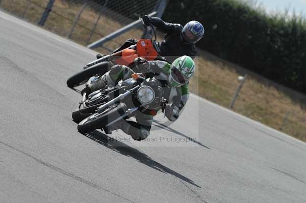 Motorcycle action photographs;Trackday digital images;donington;donington park leicestershire;donington photographs;event digital images;eventdigitalimages;no limits trackday;peter wileman photography;trackday;trackday photos