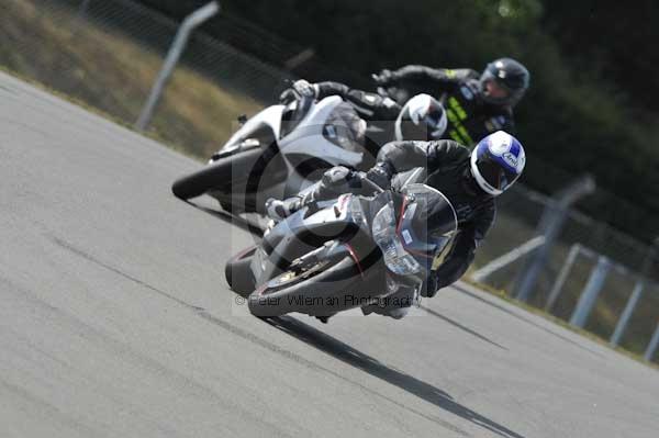 Motorcycle action photographs;Trackday digital images;donington;donington park leicestershire;donington photographs;event digital images;eventdigitalimages;no limits trackday;peter wileman photography;trackday;trackday photos