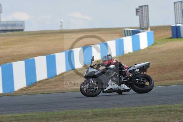 Motorcycle action photographs;Trackday digital images;donington;donington park leicestershire;donington photographs;event digital images;eventdigitalimages;no limits trackday;peter wileman photography;trackday;trackday photos