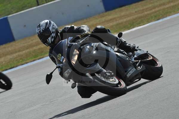 Motorcycle action photographs;Trackday digital images;donington;donington park leicestershire;donington photographs;event digital images;eventdigitalimages;no limits trackday;peter wileman photography;trackday;trackday photos