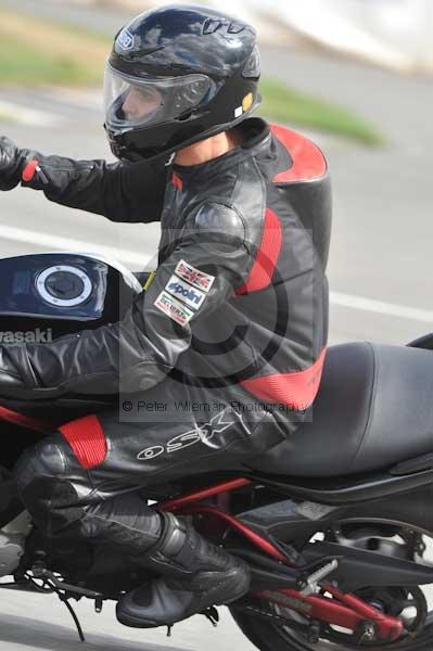 Motorcycle action photographs;Trackday digital images;donington;donington park leicestershire;donington photographs;event digital images;eventdigitalimages;no limits trackday;peter wileman photography;trackday;trackday photos