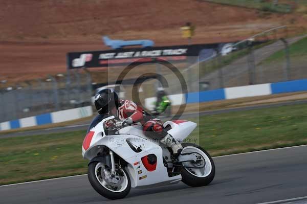 Motorcycle action photographs;Trackday digital images;donington;donington park leicestershire;donington photographs;event digital images;eventdigitalimages;no limits trackday;peter wileman photography;trackday;trackday photos