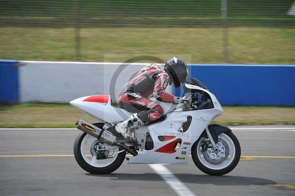 Motorcycle action photographs;Trackday digital images;donington;donington park leicestershire;donington photographs;event digital images;eventdigitalimages;no limits trackday;peter wileman photography;trackday;trackday photos