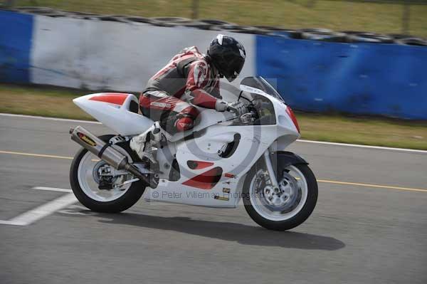 Motorcycle action photographs;Trackday digital images;donington;donington park leicestershire;donington photographs;event digital images;eventdigitalimages;no limits trackday;peter wileman photography;trackday;trackday photos