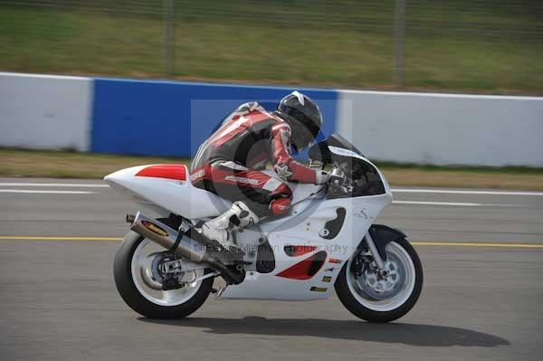 Motorcycle action photographs;Trackday digital images;donington;donington park leicestershire;donington photographs;event digital images;eventdigitalimages;no limits trackday;peter wileman photography;trackday;trackday photos