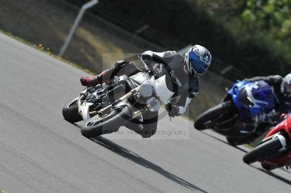 Motorcycle action photographs;Trackday digital images;donington;donington park leicestershire;donington photographs;event digital images;eventdigitalimages;no limits trackday;peter wileman photography;trackday;trackday photos